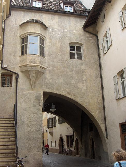 teilweise erhaltener Wohnturm Thurn in Bozen