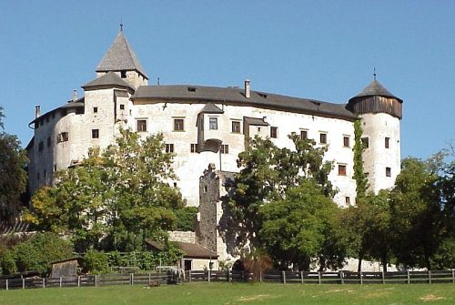 Burg Prösels (Castello di Presule, Völs) in Völs am Schlern